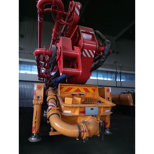 refurbished  concrete pump truck.jpg